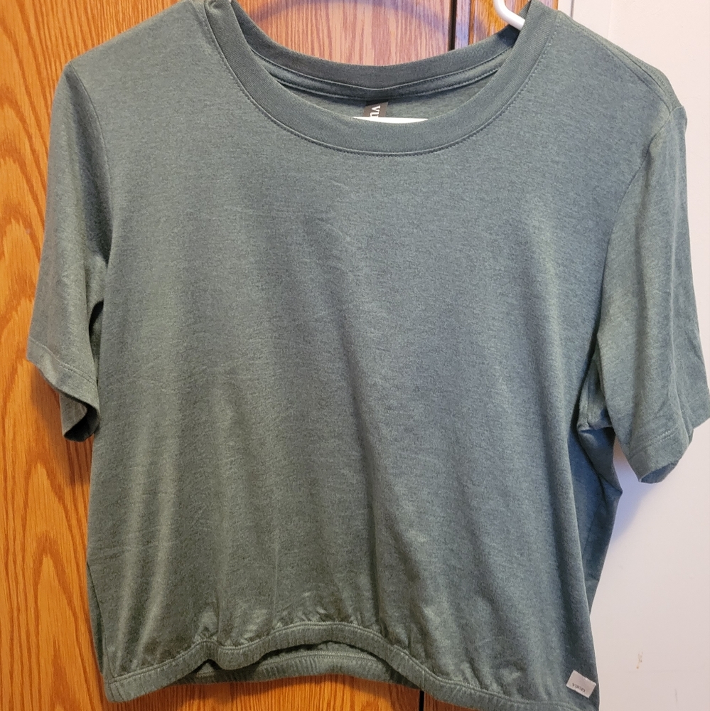 Vuori cropped shirt L NWOT